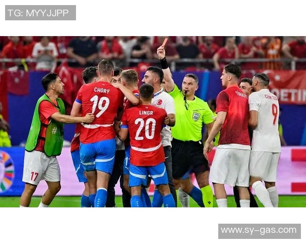 那不勒斯友谊赛大胜波尔图五球争议判罚引发全场热议